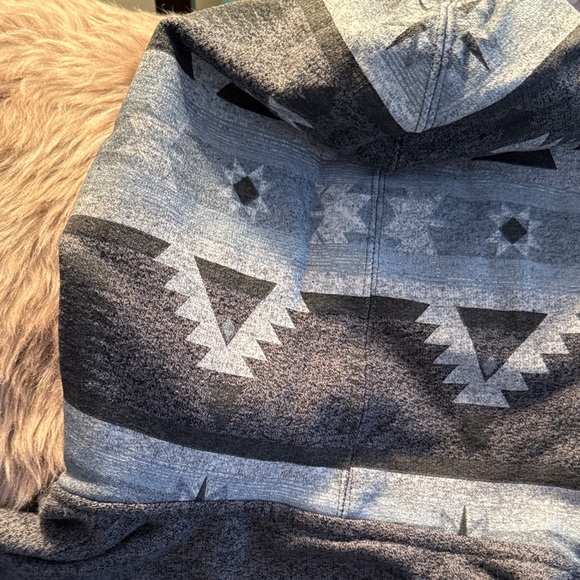 Pendleton Roots Aztec Charcoal Knit with Logo Patch - Picture 8 of 16